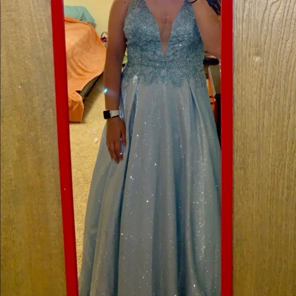Prom dress - Picture 2 of 3